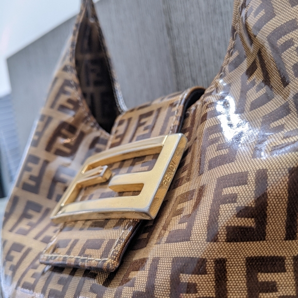 Fendi: Vinyl PVC Monogram FF Plate Baguette - Picture 5 of 17